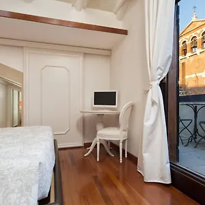 https://terrazza-la-fenice.hotelinveneto.com